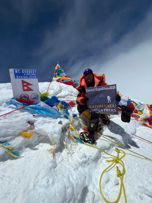 Ascension de l'Everest a 8848 metres versant sud nepalais